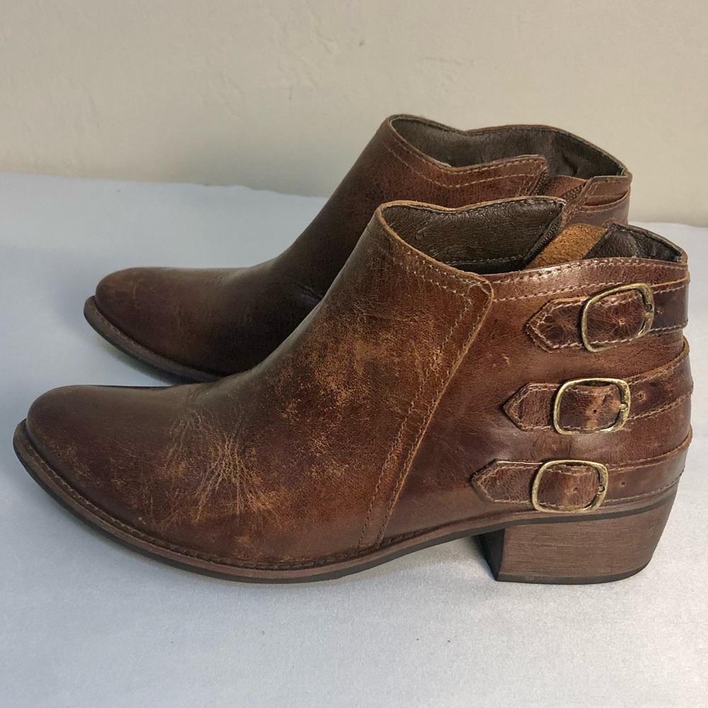 MATISSE Kate Brown Distressed Leather Buckle Ankle Booties SZ 8